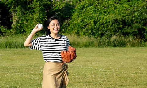 Sau sinh nhật tuổi 24, Văn Mai Hương trải lòng về tình yêu tan vỡ trong MV mới 